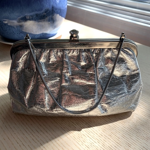 Very vintage evening clutch. Silver with rhinestone fastener - Picture 1 of 7
